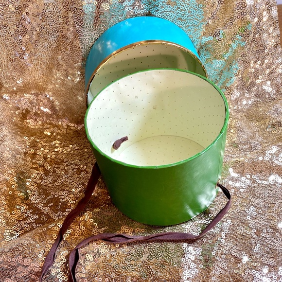 Kate Spade Box - Picture 12 of 16